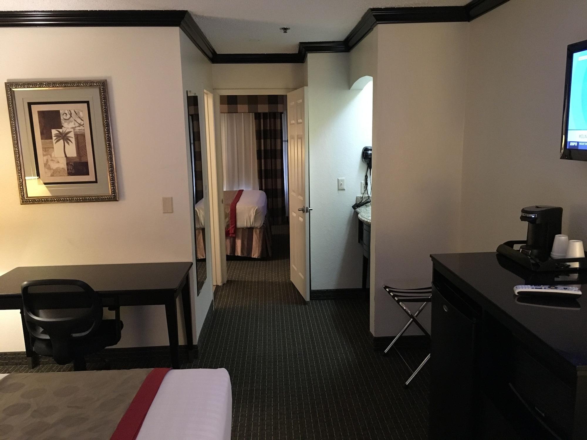 Ramada By Wyndham Ontario Hotel Exterior photo