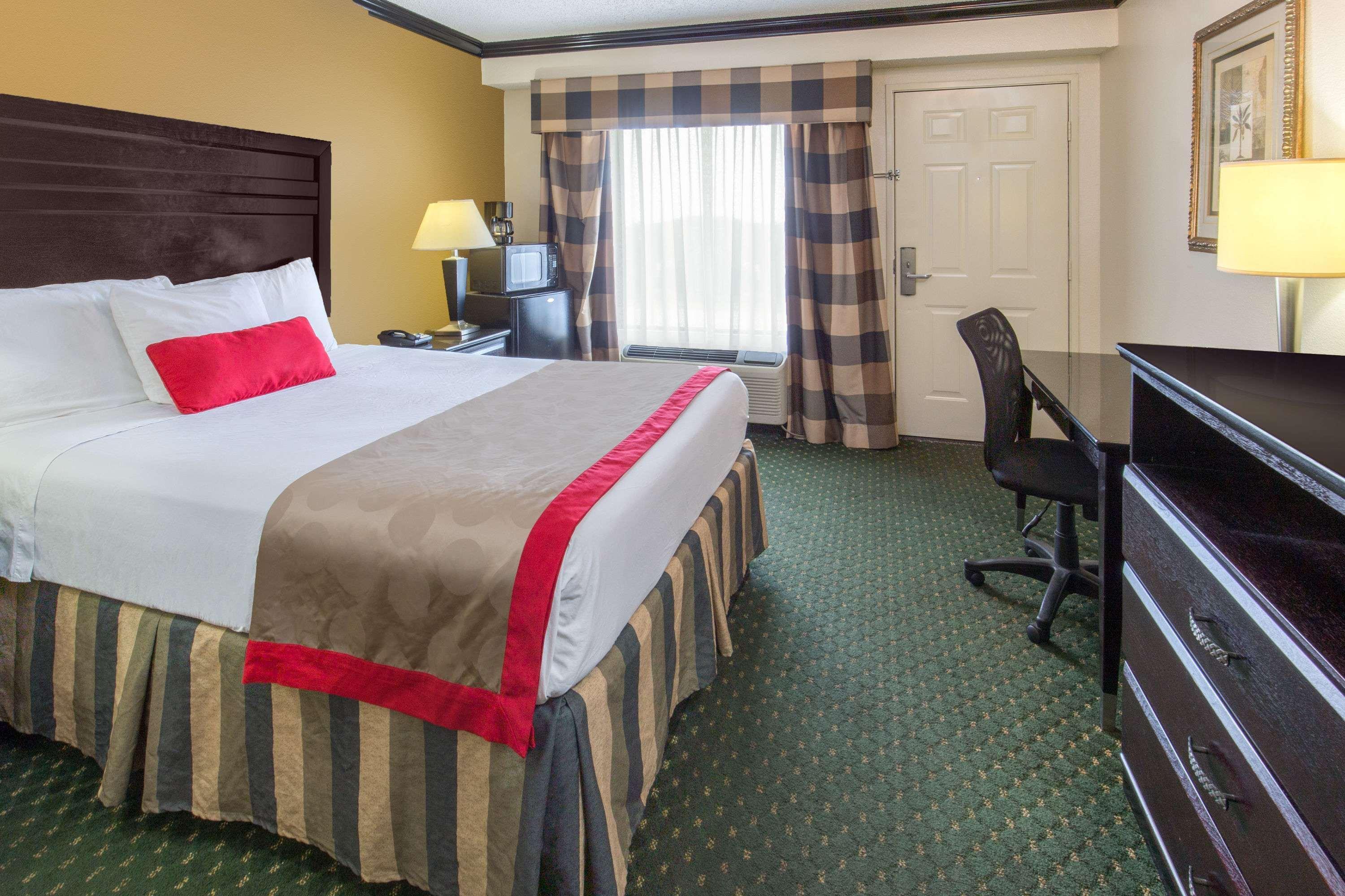 Ramada By Wyndham Ontario Hotel Exterior photo