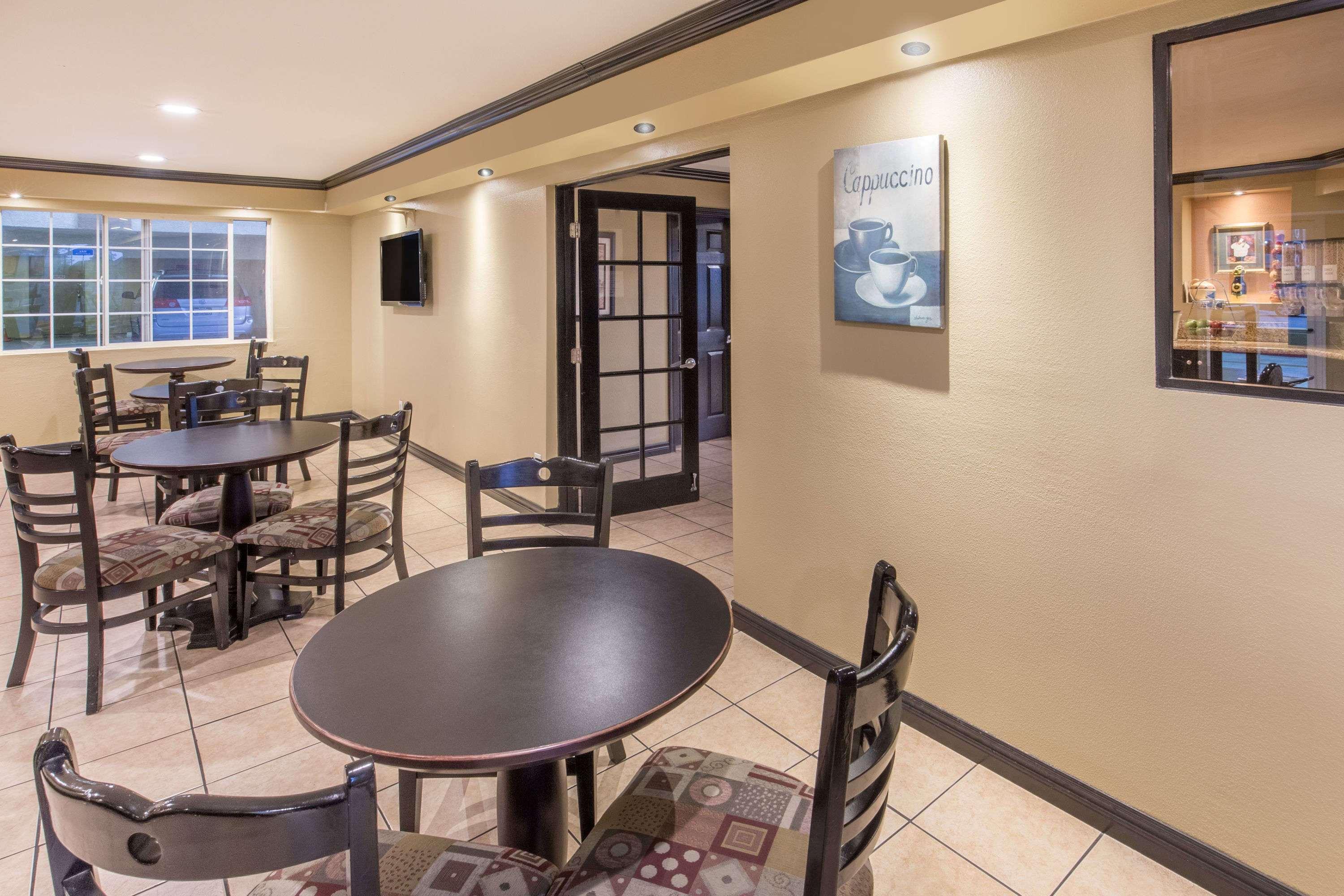 Ramada By Wyndham Ontario Hotel Exterior photo