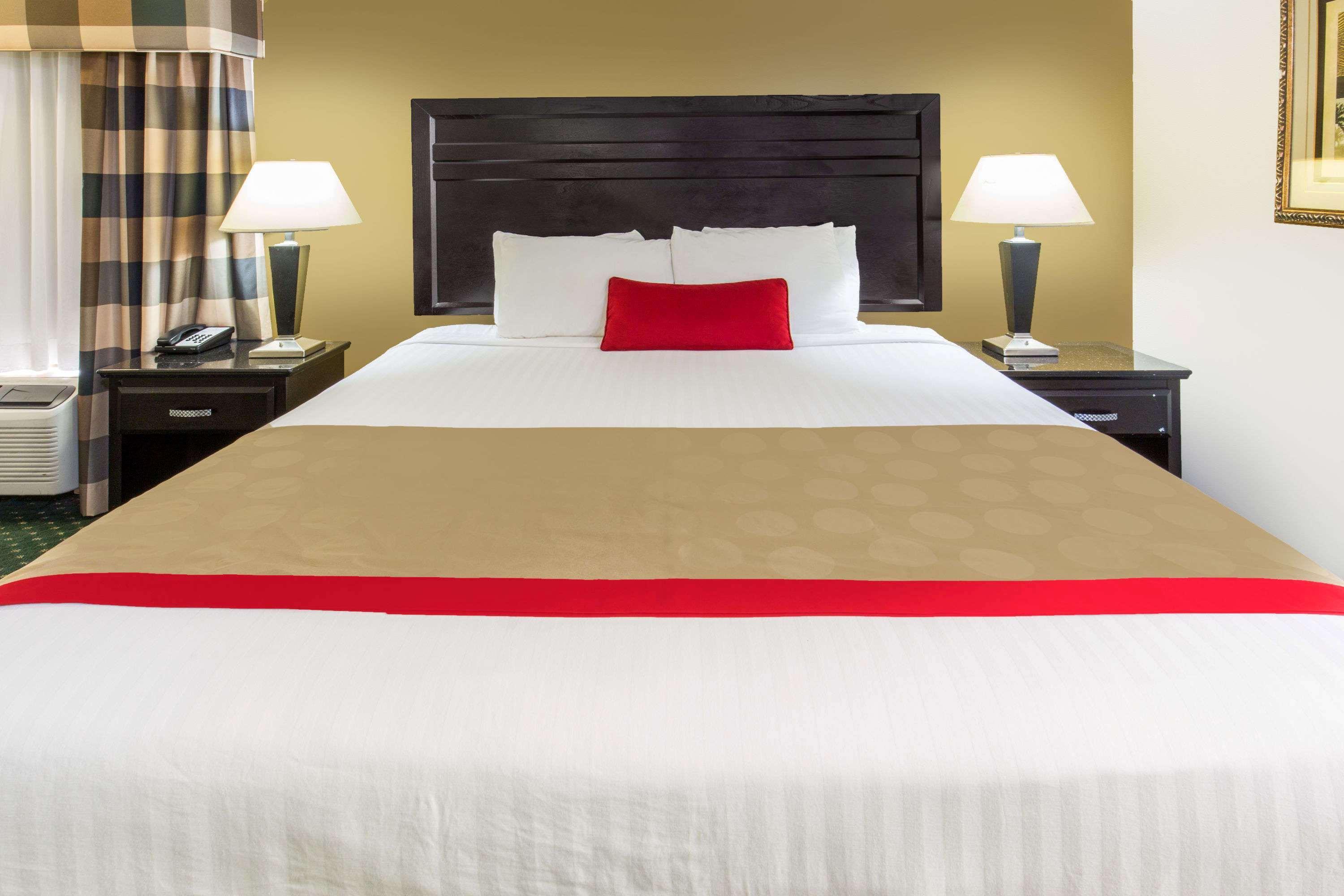 Ramada By Wyndham Ontario Hotel Exterior photo